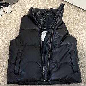 Hollister Men's Sleek Black Vest
